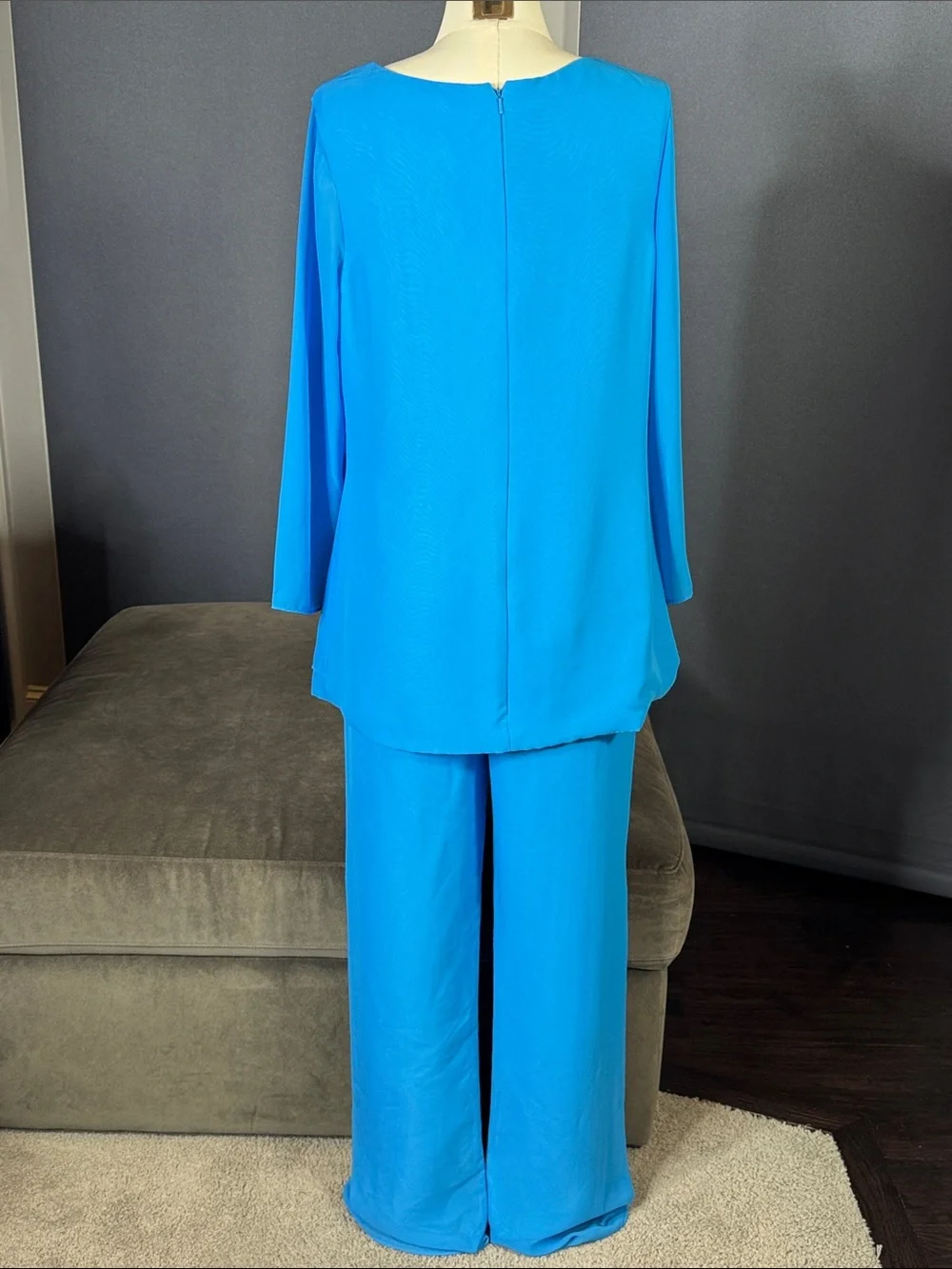 Woman’s Blue Two Piece Ruffled Blouse & Wide-Leg  Formal Pants Set Size 8 NWOT